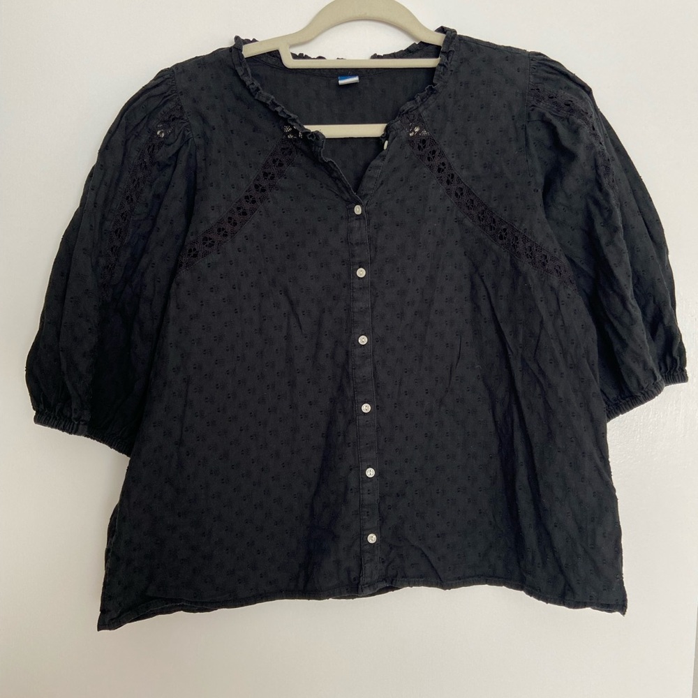 Old Navy Women’s blouse- black size Medium